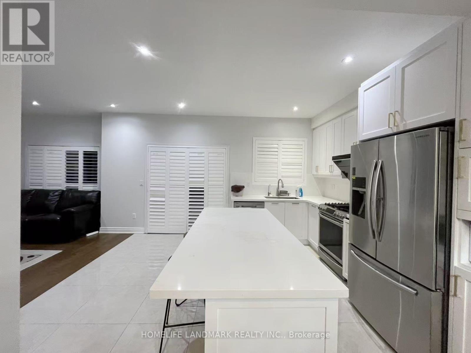 71 Ralph Chalmers Avenue, Markham, ON - Indoor Photo Showing Kitchen