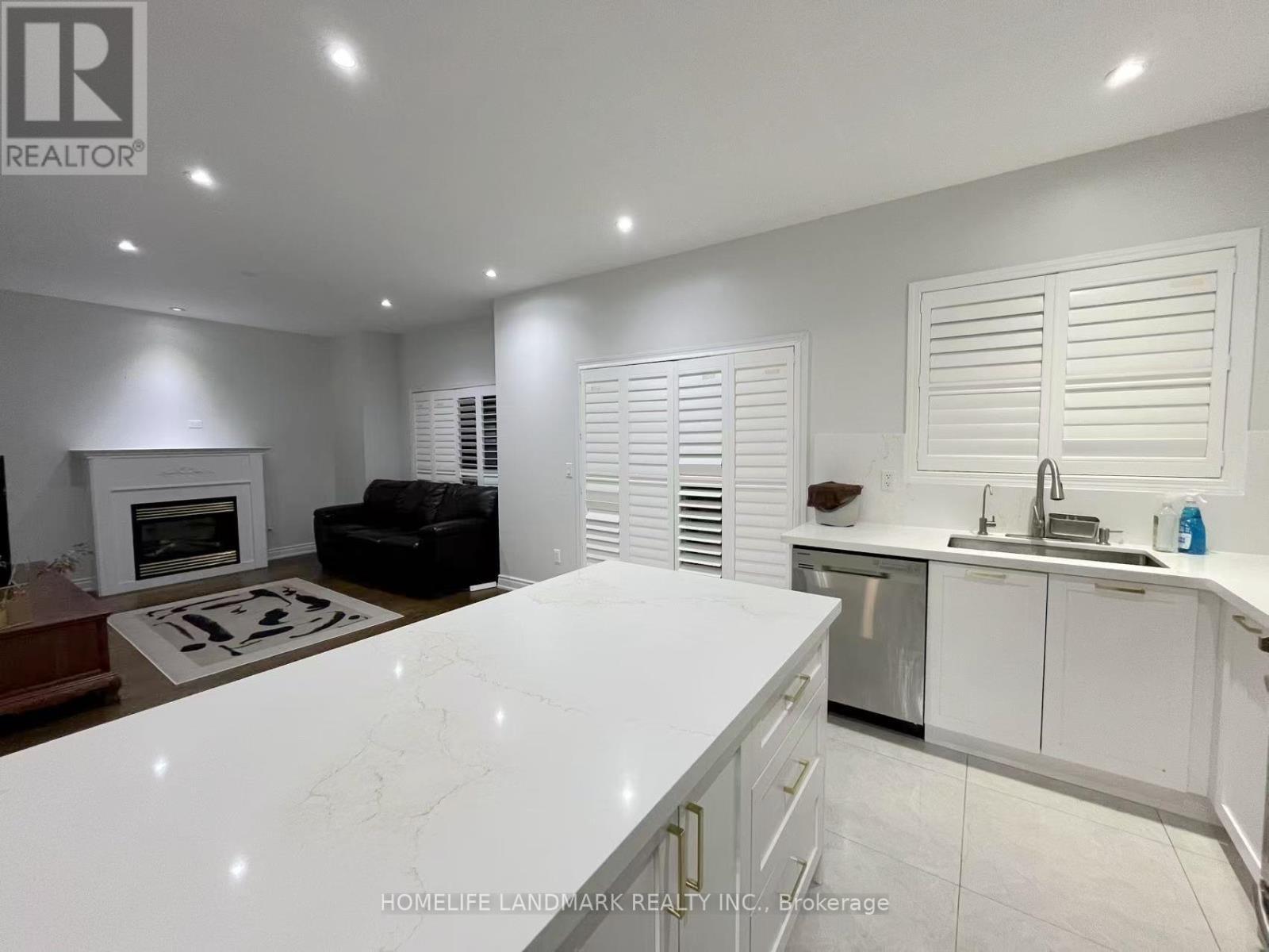 71 Ralph Chalmers Avenue, Markham, ON - Indoor Photo Showing Kitchen