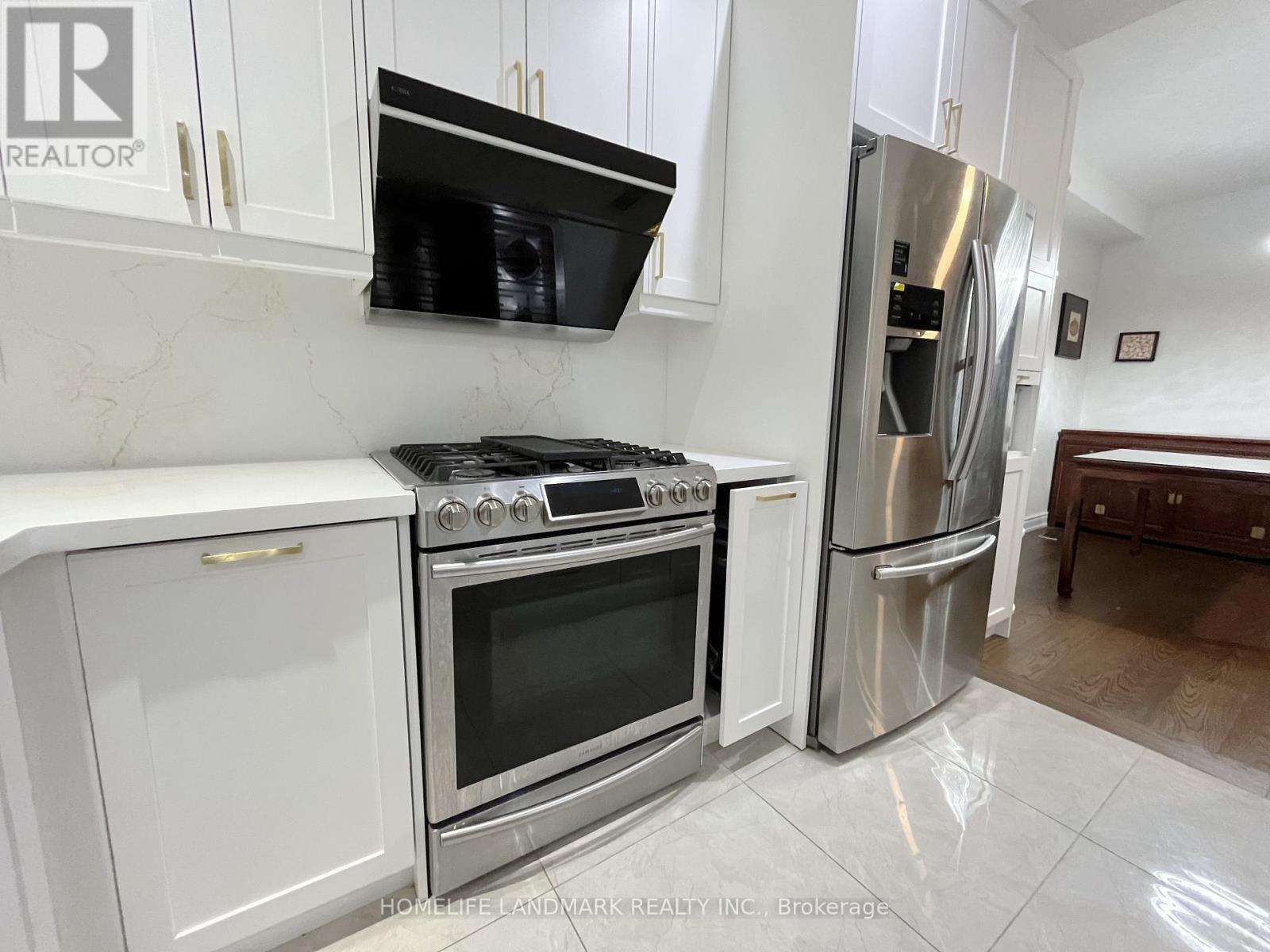 71 Ralph Chalmers Avenue, Markham, ON - Indoor Photo Showing Kitchen