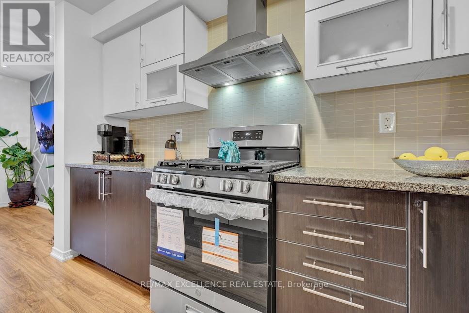 5 Francesco Street, Brampton, ON - Indoor Photo Showing Kitchen