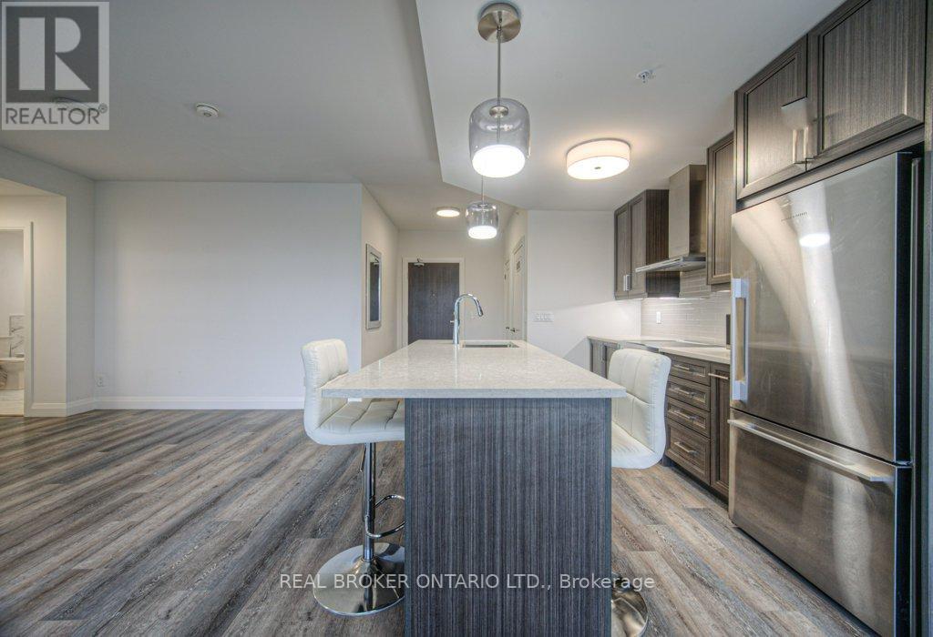 705 - 500 Brock Avenue, Burlington, ON - Indoor Photo Showing Kitchen
