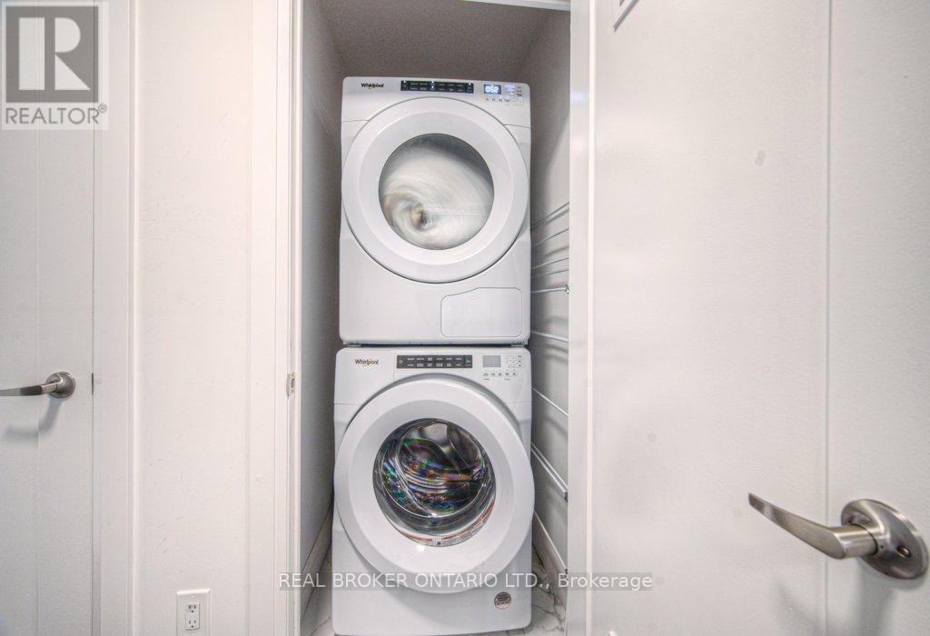 705 - 500 Brock Avenue, Burlington, ON - Indoor Photo Showing Laundry Room
