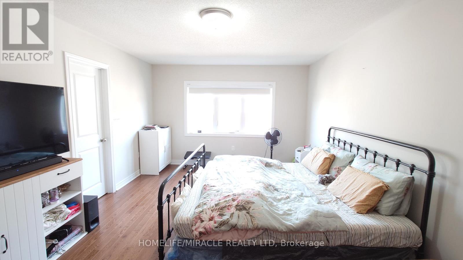 122 Finegan Circle, Brampton, ON - Indoor Photo Showing Bedroom