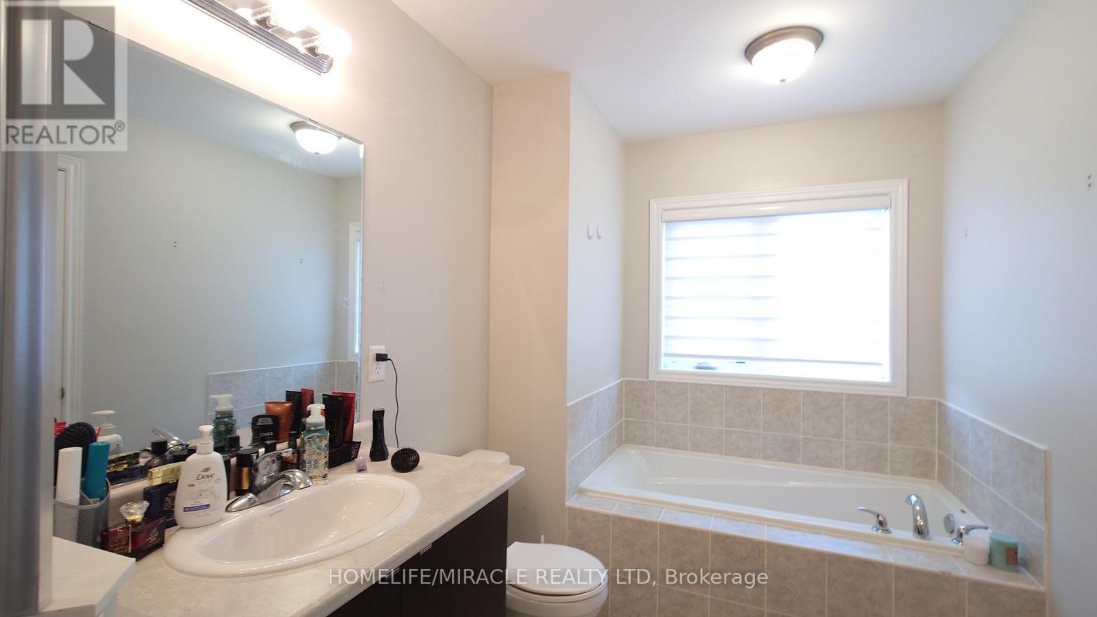 122 Finegan Circle, Brampton, ON - Indoor Photo Showing Bathroom