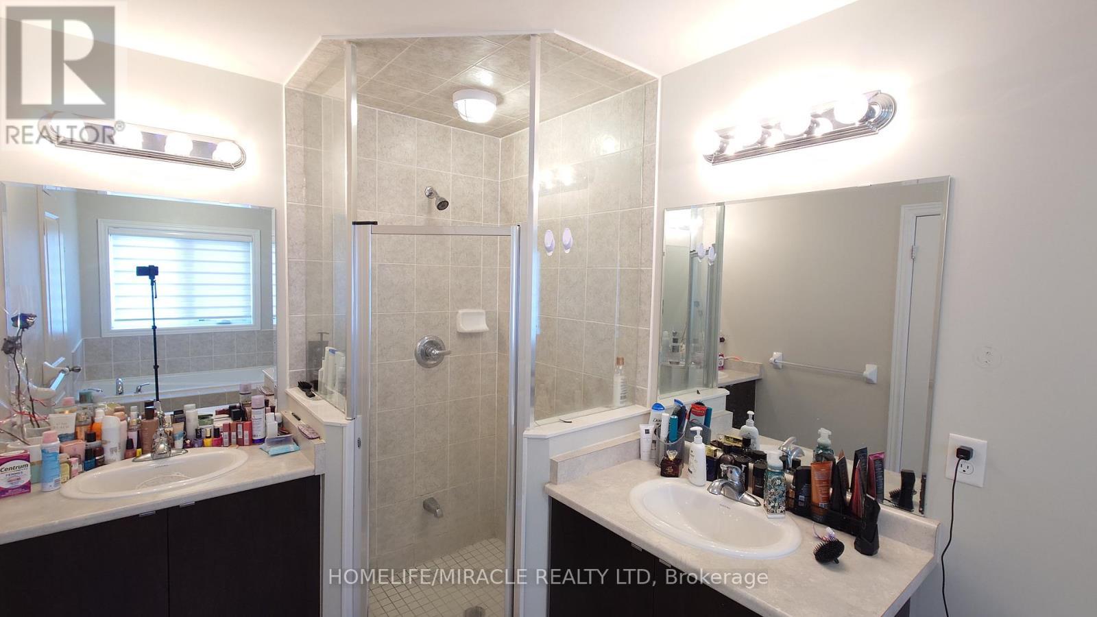 122 Finegan Circle, Brampton, ON - Indoor Photo Showing Bathroom