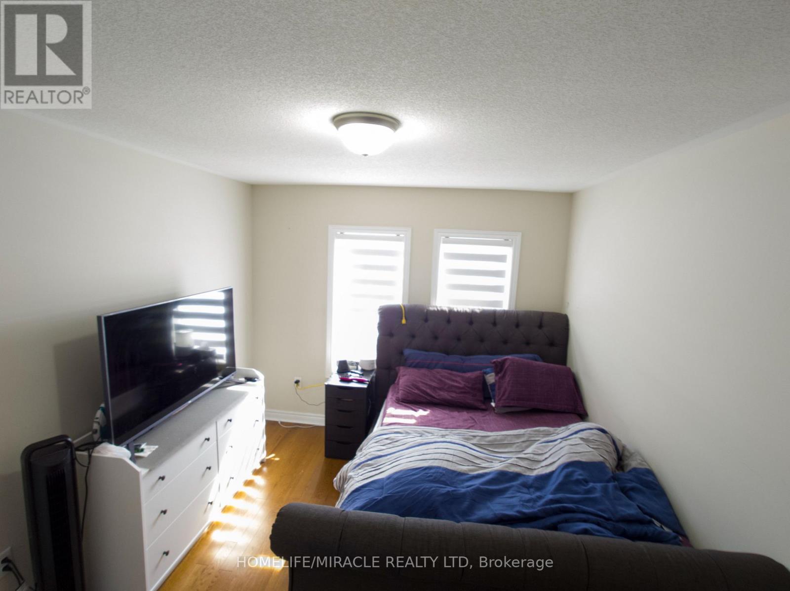 122 Finegan Circle, Brampton, ON - Indoor Photo Showing Bedroom