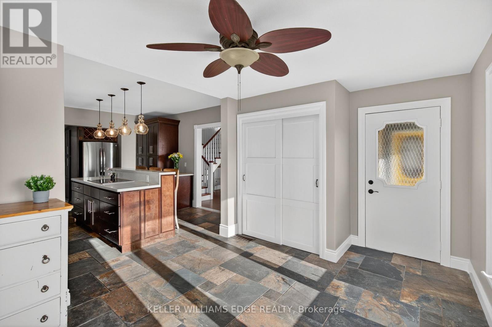 1724 Snake Road, Burlington, ON - Indoor