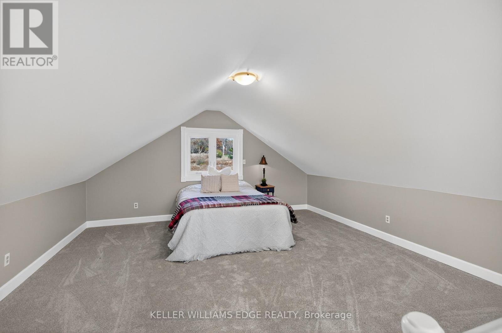 1724 Snake Road, Burlington, ON - Indoor