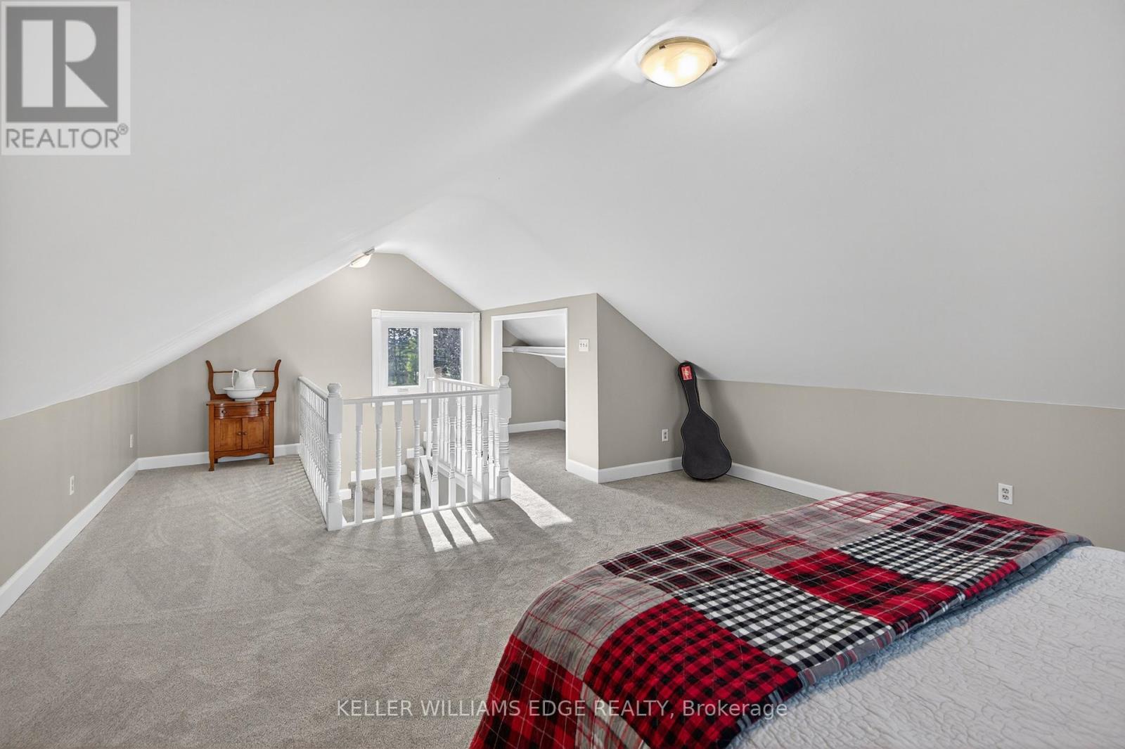 1724 Snake Road, Burlington, ON - Indoor Photo Showing Bedroom
