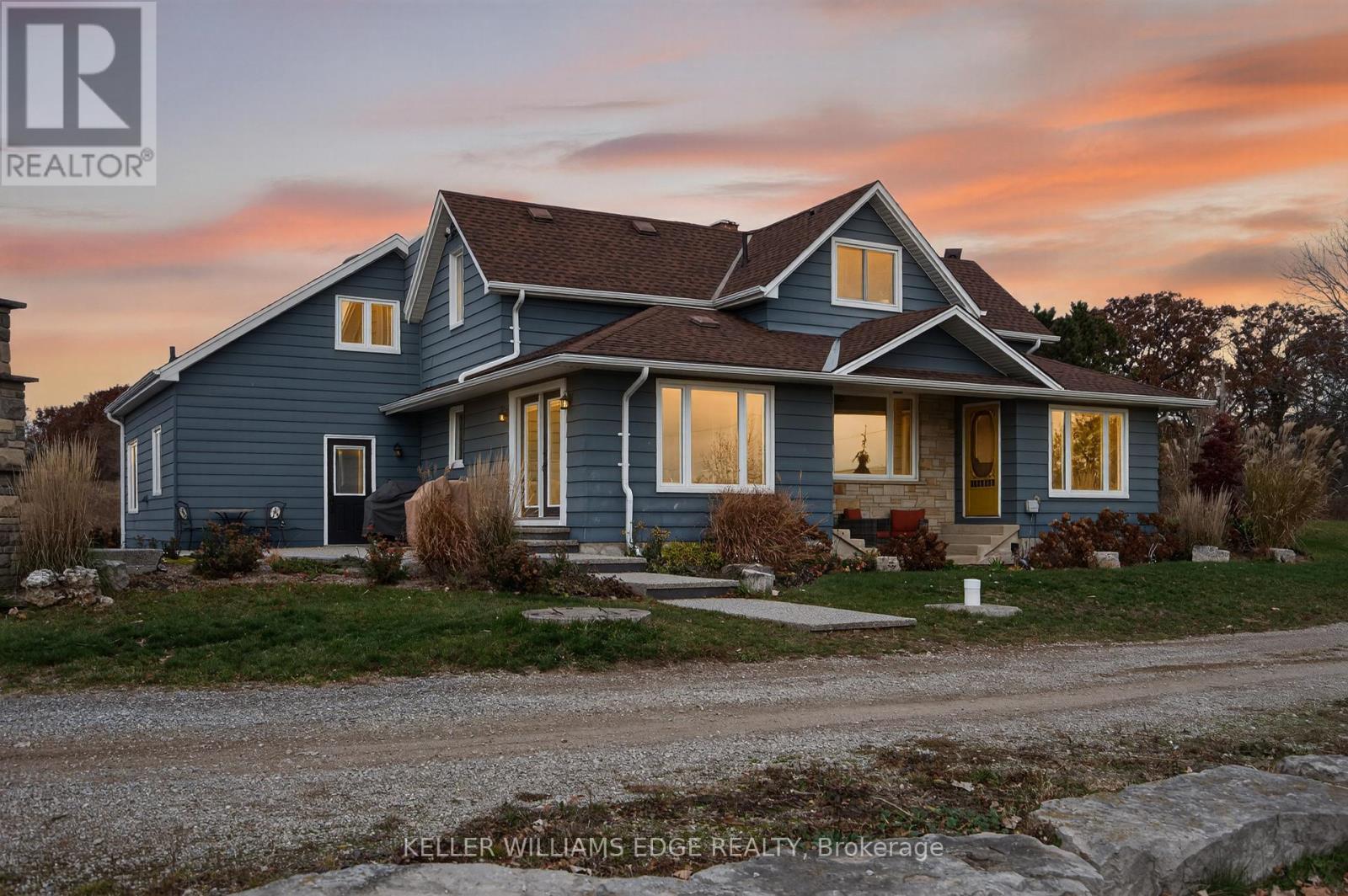1724 Snake Road, Burlington, ON - Outdoor With Facade