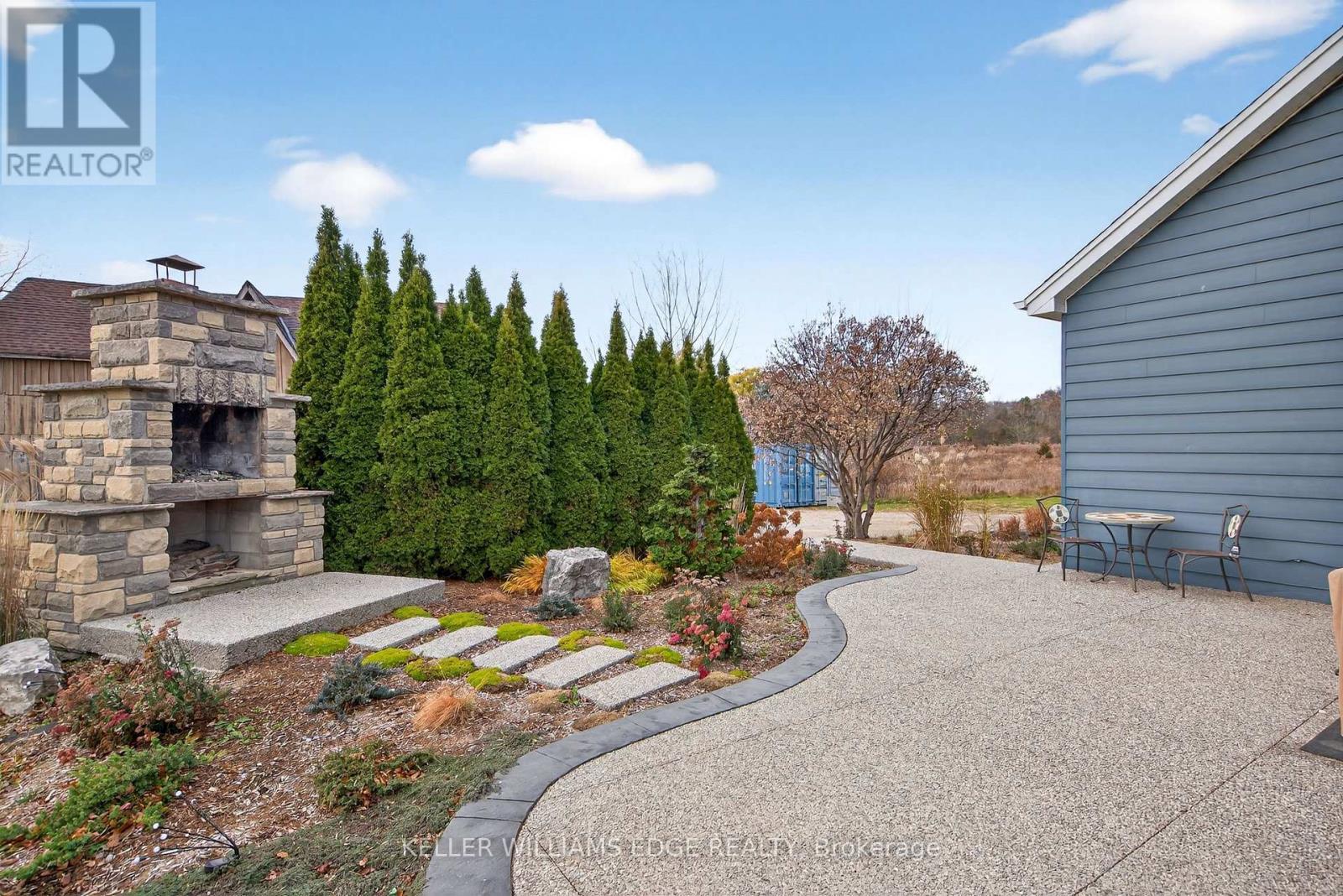 1724 Snake Road, Burlington, ON - Outdoor