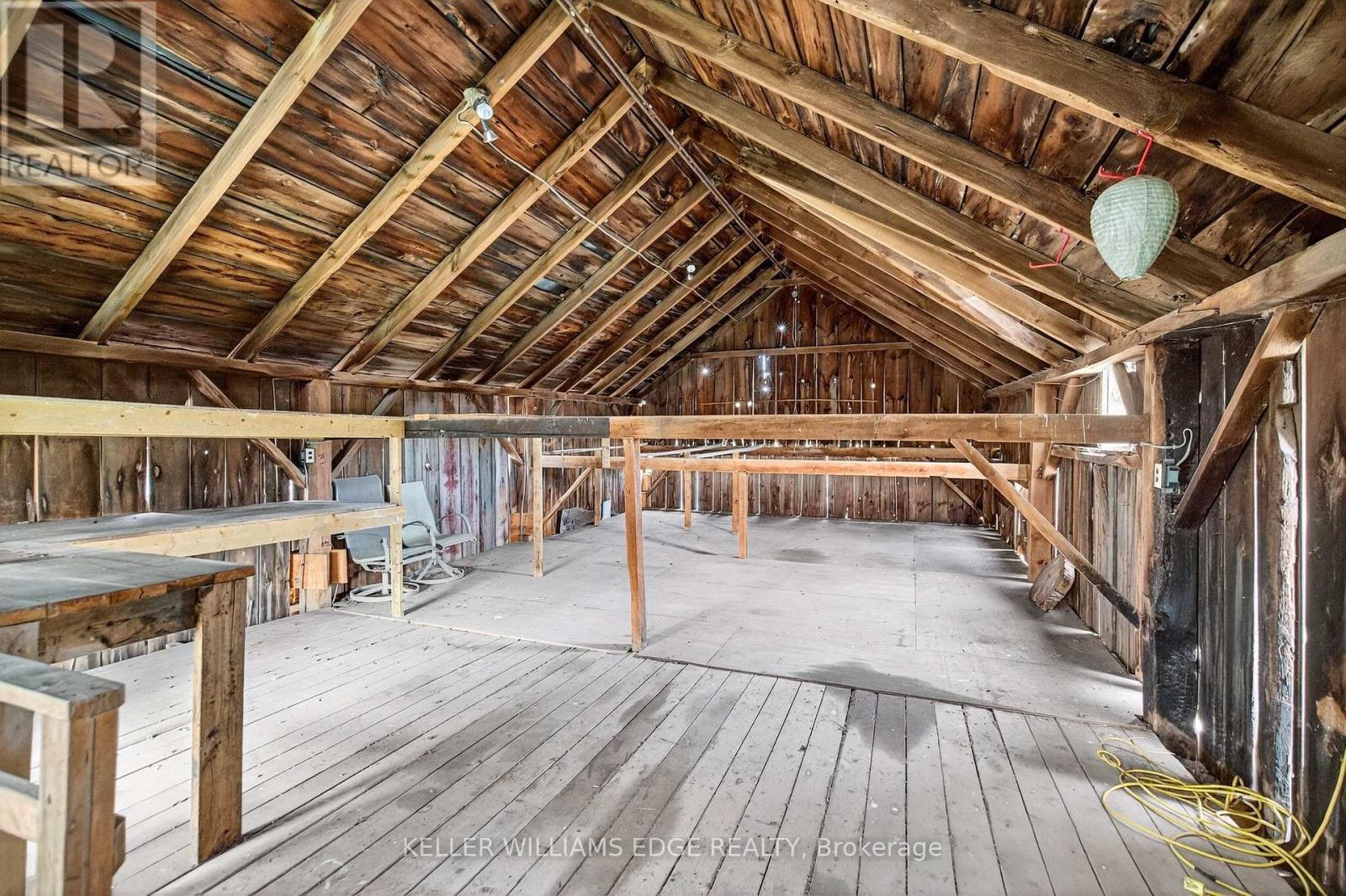 1724 Snake Road, Burlington, ON - Indoor