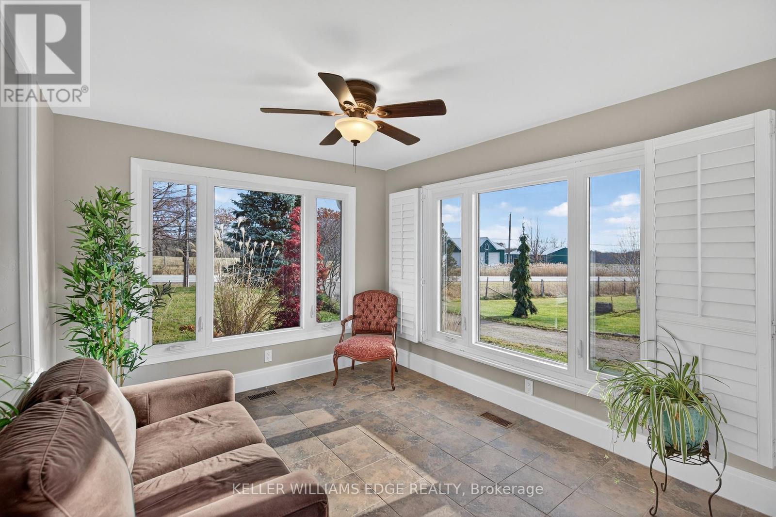 1724 Snake Road, Burlington, ON - Indoor