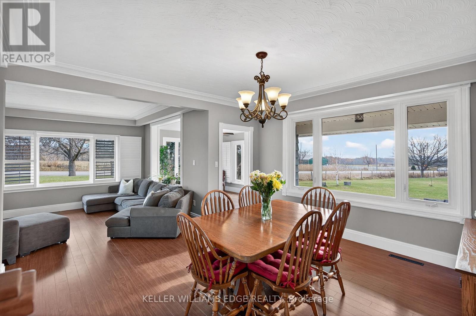 1724 Snake Road, Burlington, ON - Indoor Photo Showing Dining Room