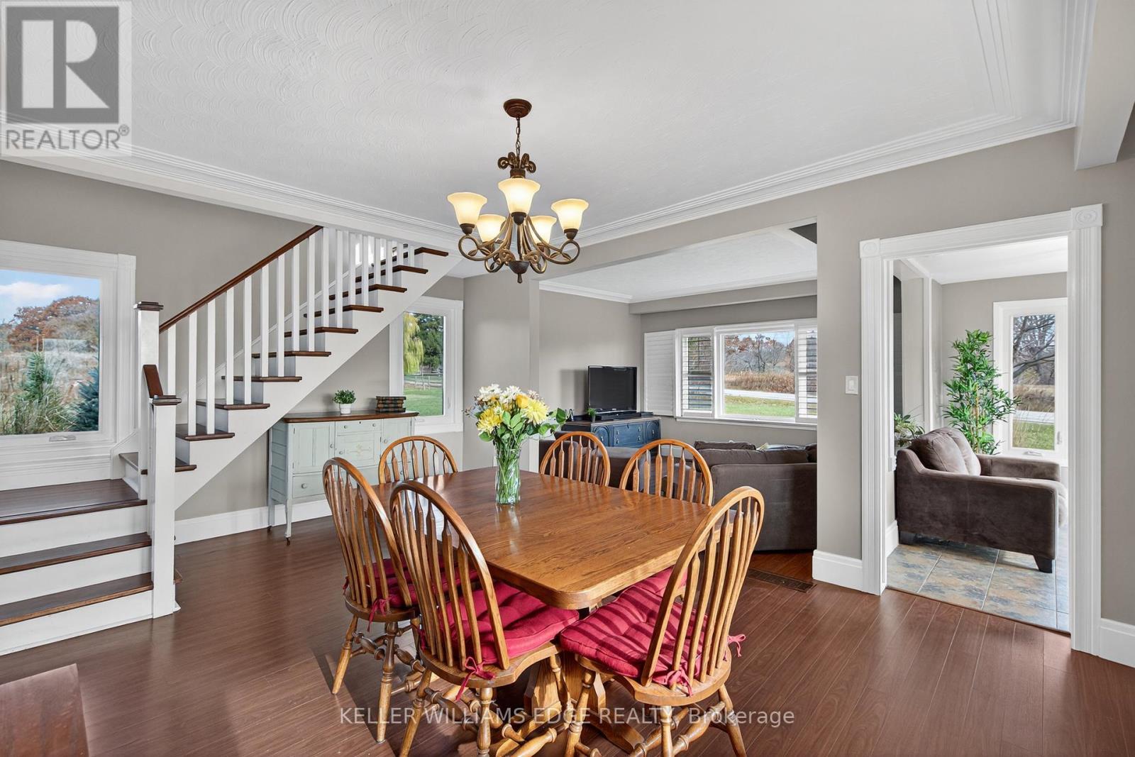 1724 Snake Road, Burlington, ON - Indoor Photo Showing Dining Room