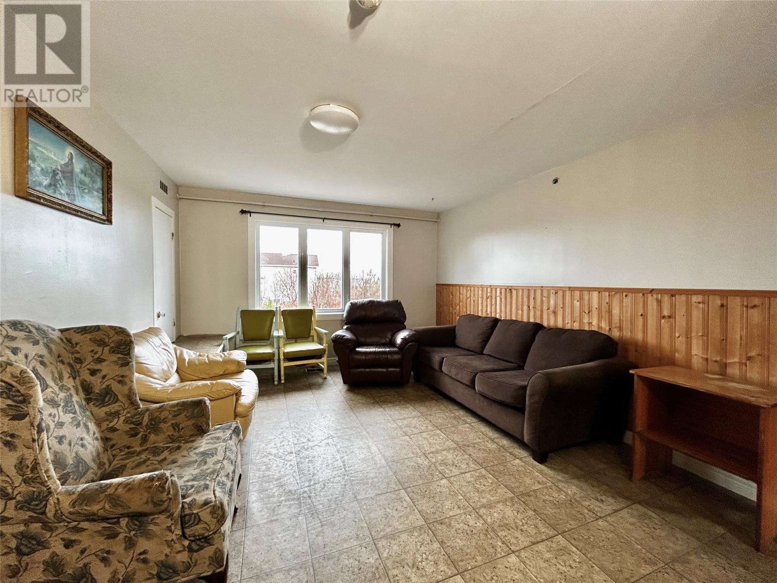 23 Foxtrap Acess Road, Conception Bay South, NL - Indoor Photo Showing Living Room