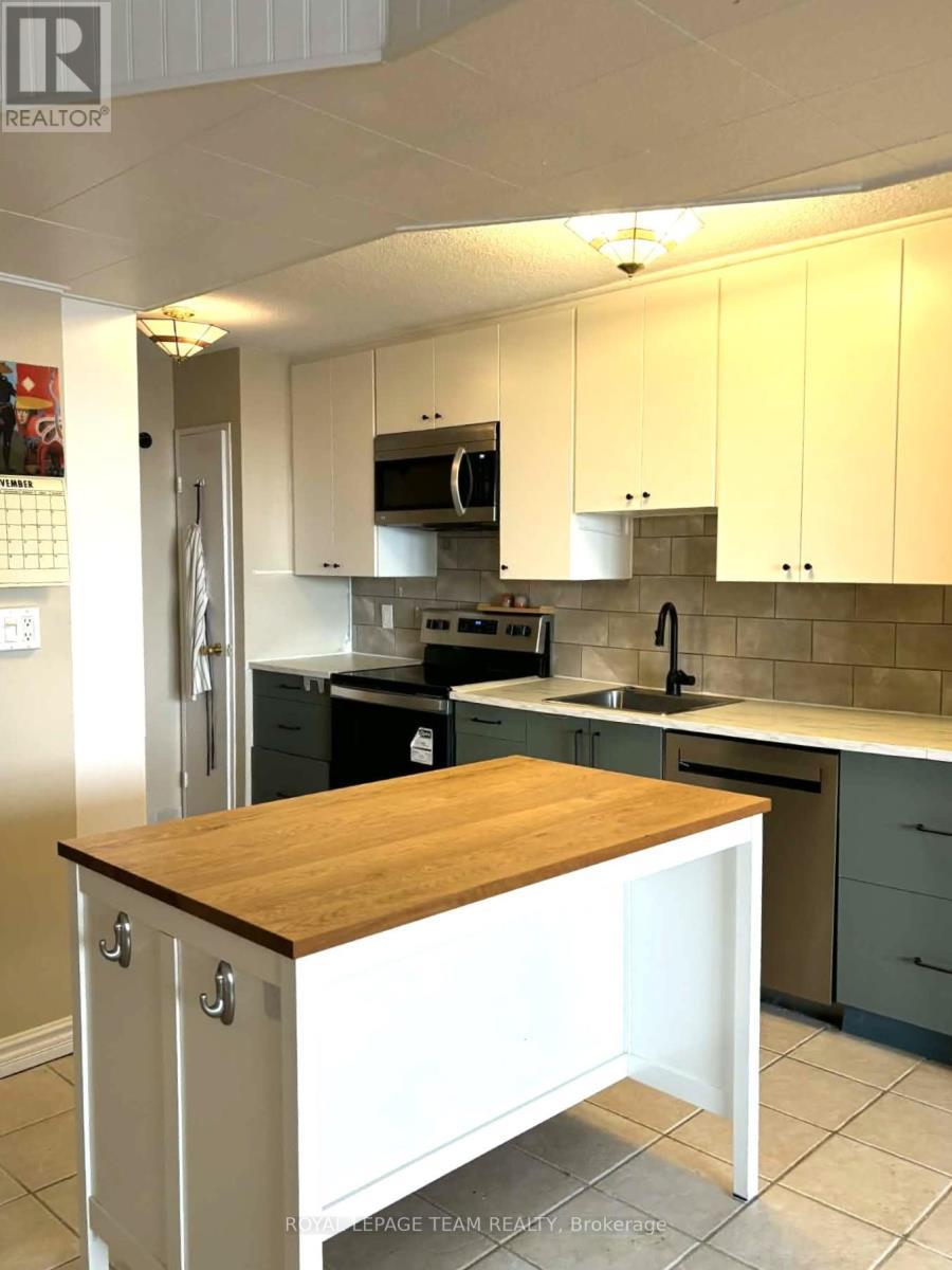 1009 - 1785 Frobisher Drive, Ottawa, ON - Indoor Photo Showing Kitchen