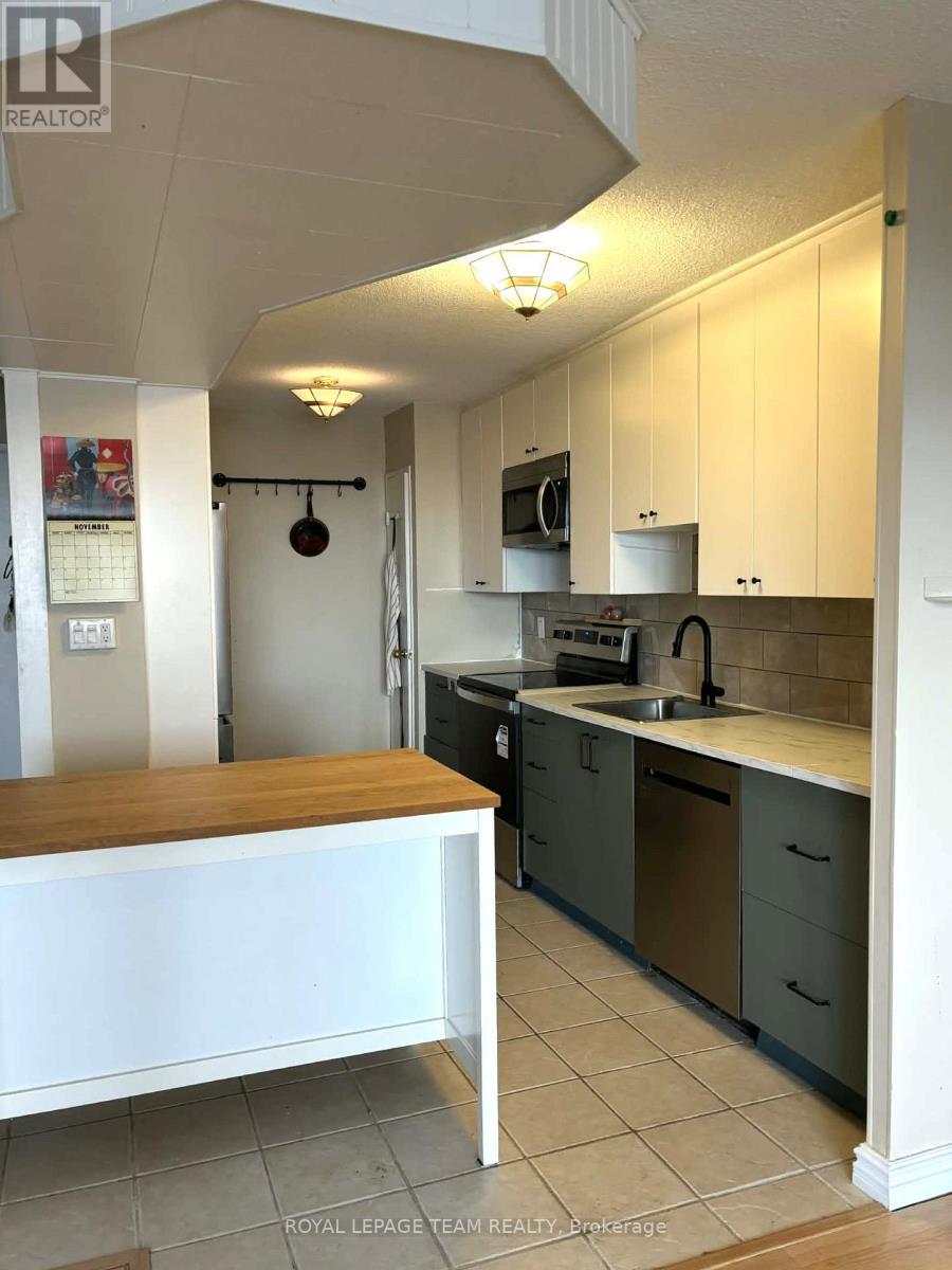 1009 - 1785 Frobisher Drive, Ottawa, ON - Indoor Photo Showing Kitchen