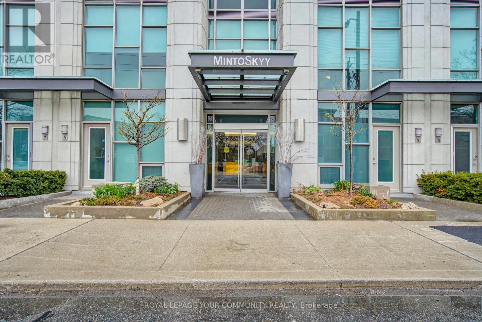 1806 - 1048 Broadview Avenue, Toronto, ON - Outdoor