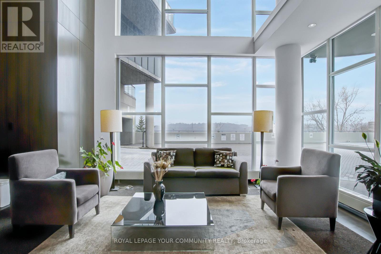 1806 - 1048 Broadview Avenue, Toronto, ON - Indoor Photo Showing Living Room