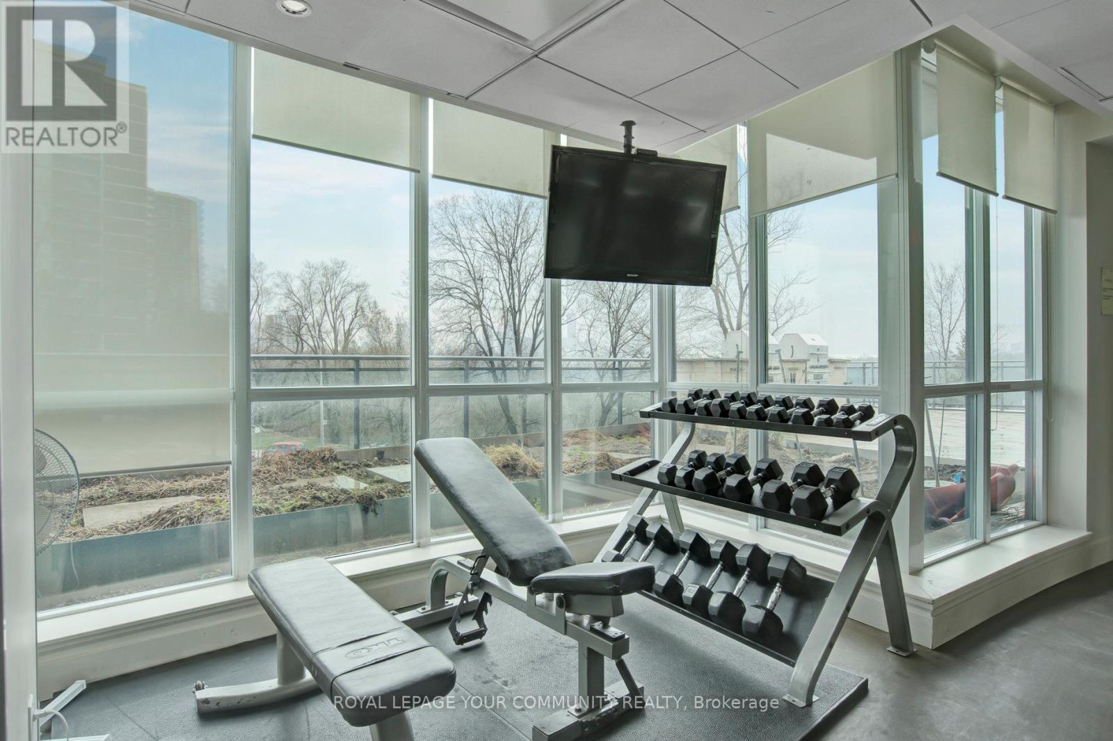 1806 - 1048 Broadview Avenue, Toronto, ON - Indoor Photo Showing Gym Room