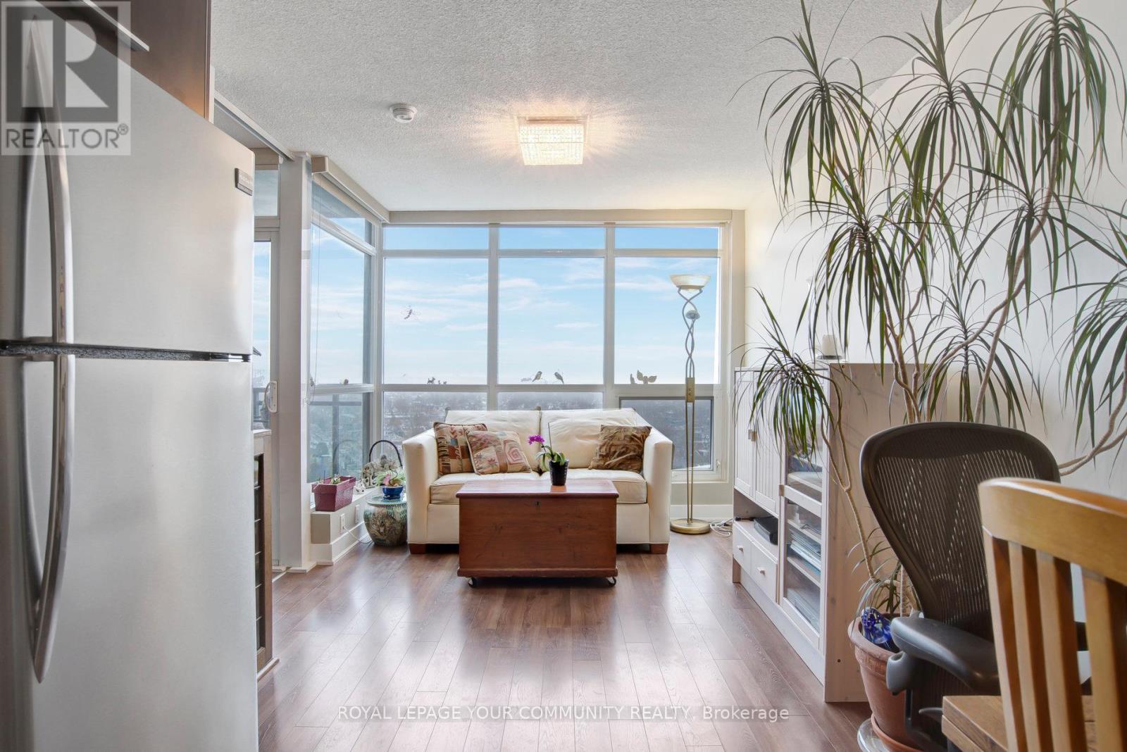 1806 - 1048 Broadview Avenue, Toronto, ON - Indoor