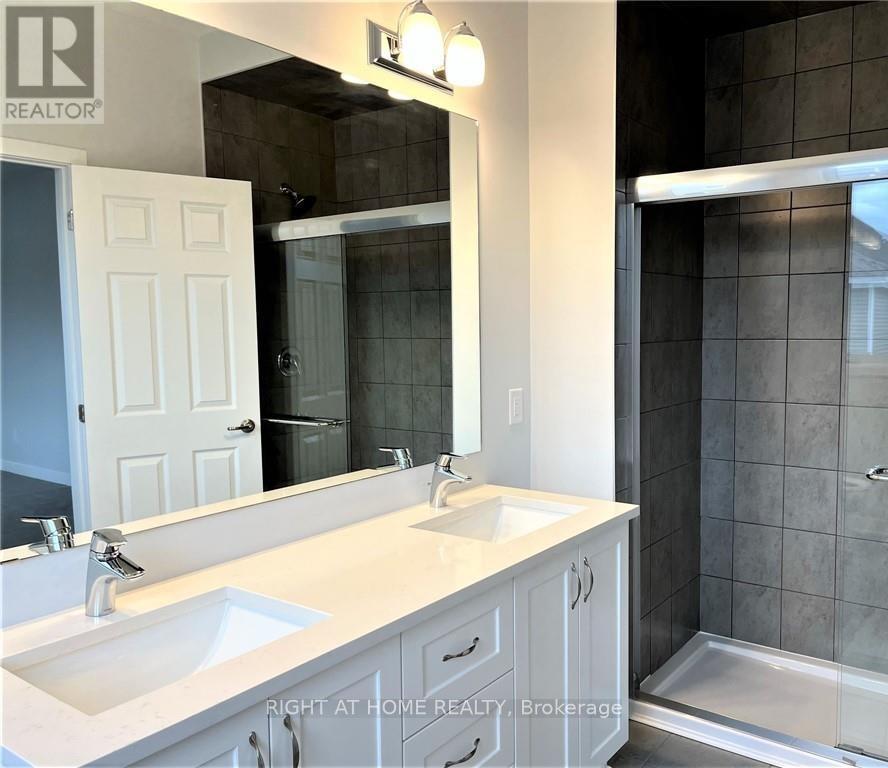 Bathroom - 321 Crossway Terrace, Ottawa, ON - Indoor Photo Showing Bathroom