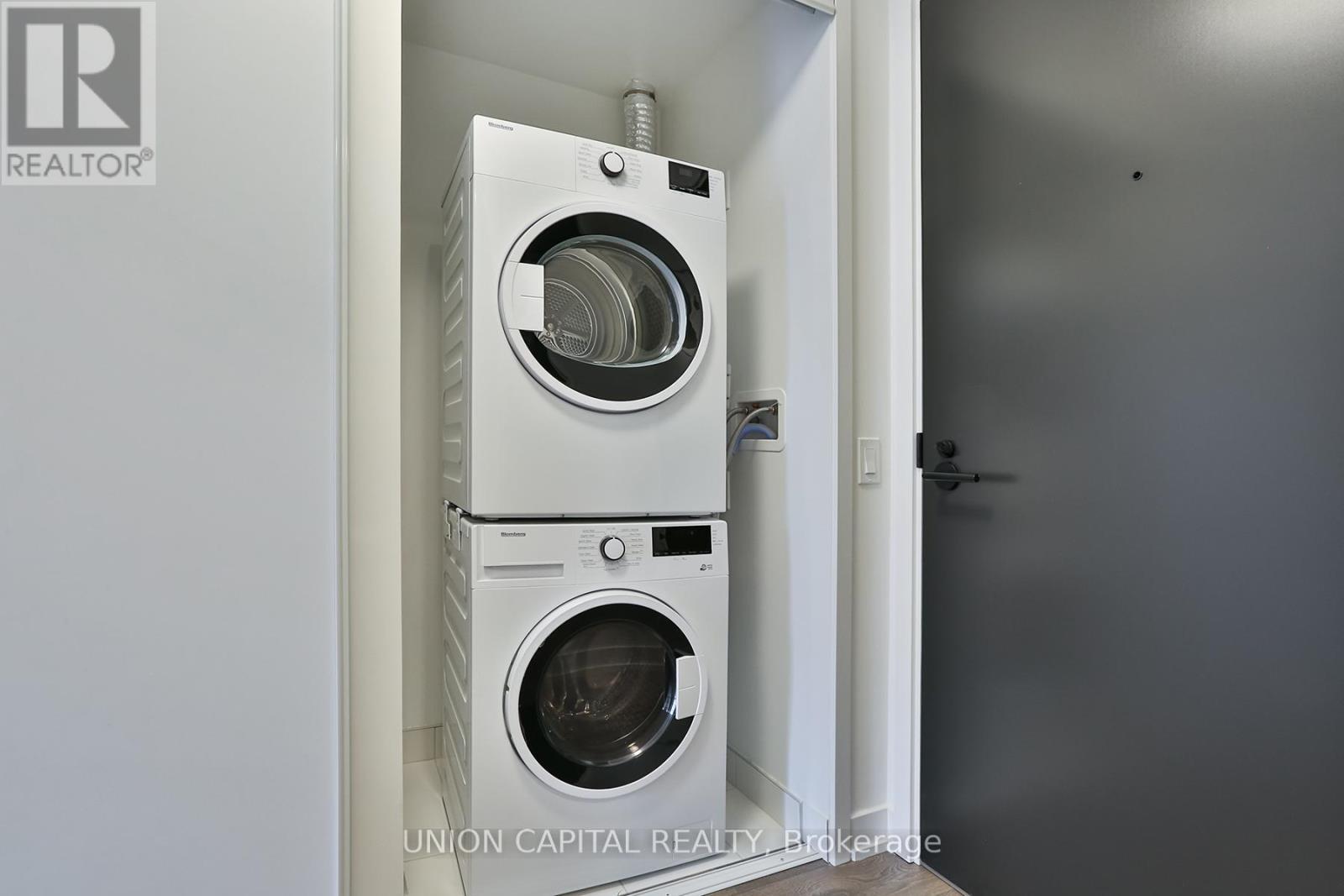 1111 - 108 Peter Street, Toronto, ON - Indoor Photo Showing Laundry Room