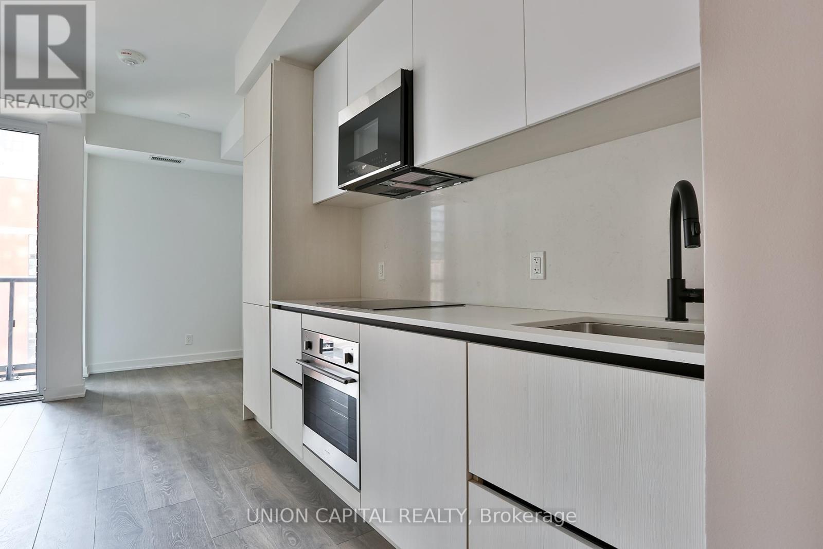 1111 - 108 Peter Street, Toronto, ON - Indoor Photo Showing Kitchen
