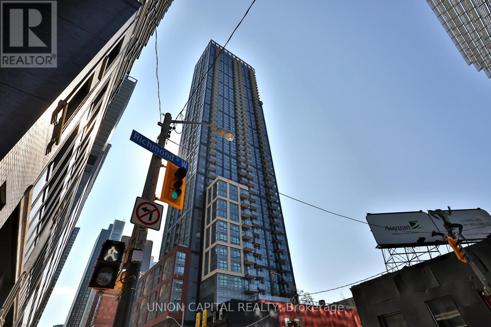 1111 - 108 Peter Street, Toronto, ON - Outdoor