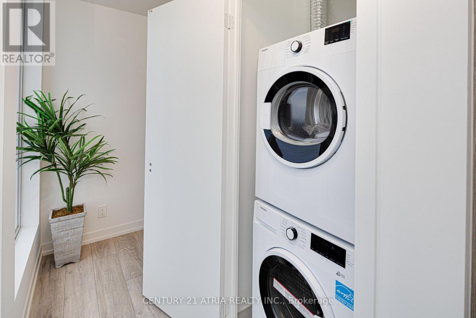 1820 - 2020 Bathurst Street, Toronto, ON - Indoor Photo Showing Laundry Room