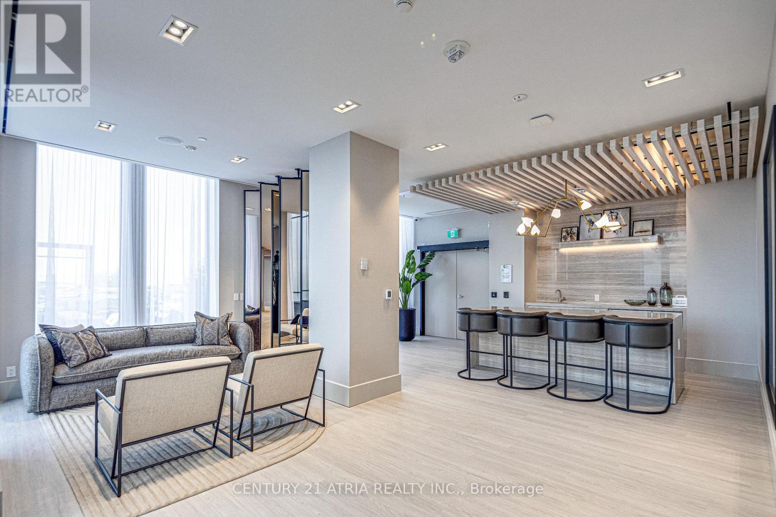 1820 - 2020 Bathurst Street, Toronto, ON - Indoor