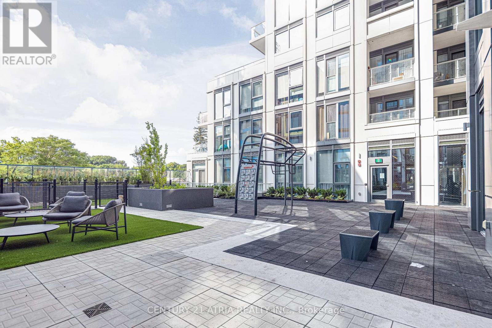 1820 - 2020 Bathurst Street, Toronto, ON - Outdoor