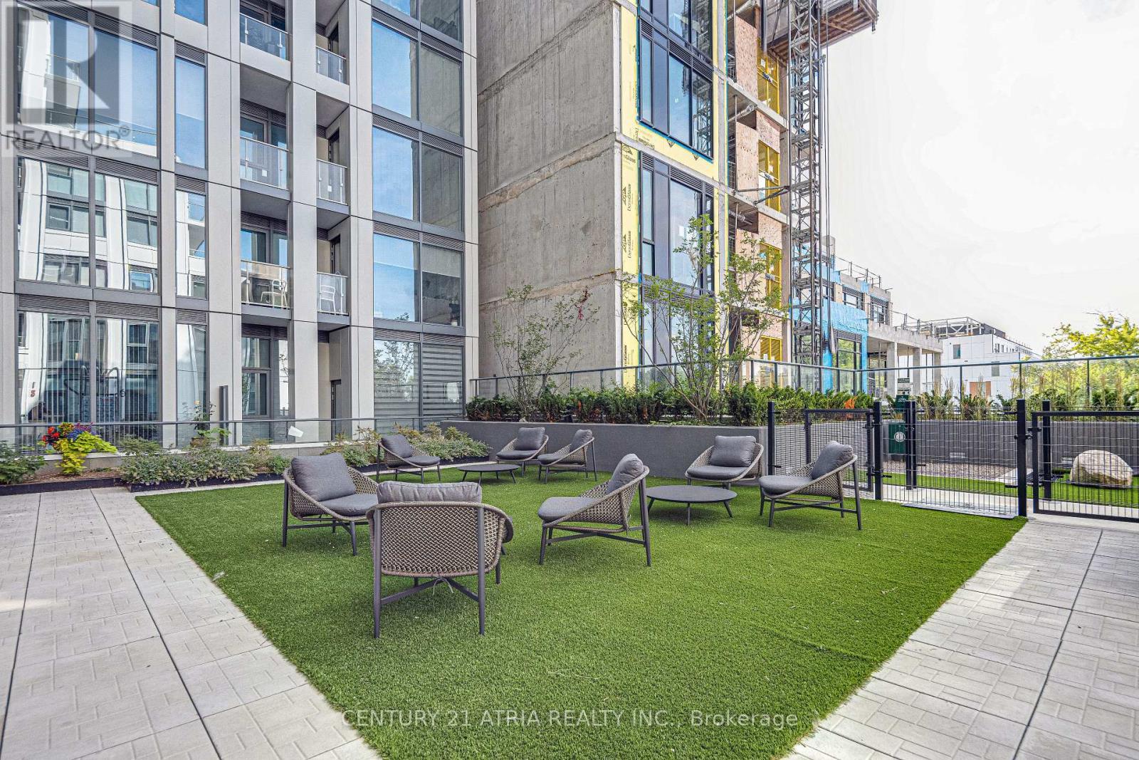 1820 - 2020 Bathurst Street, Toronto, ON - Outdoor With Facade