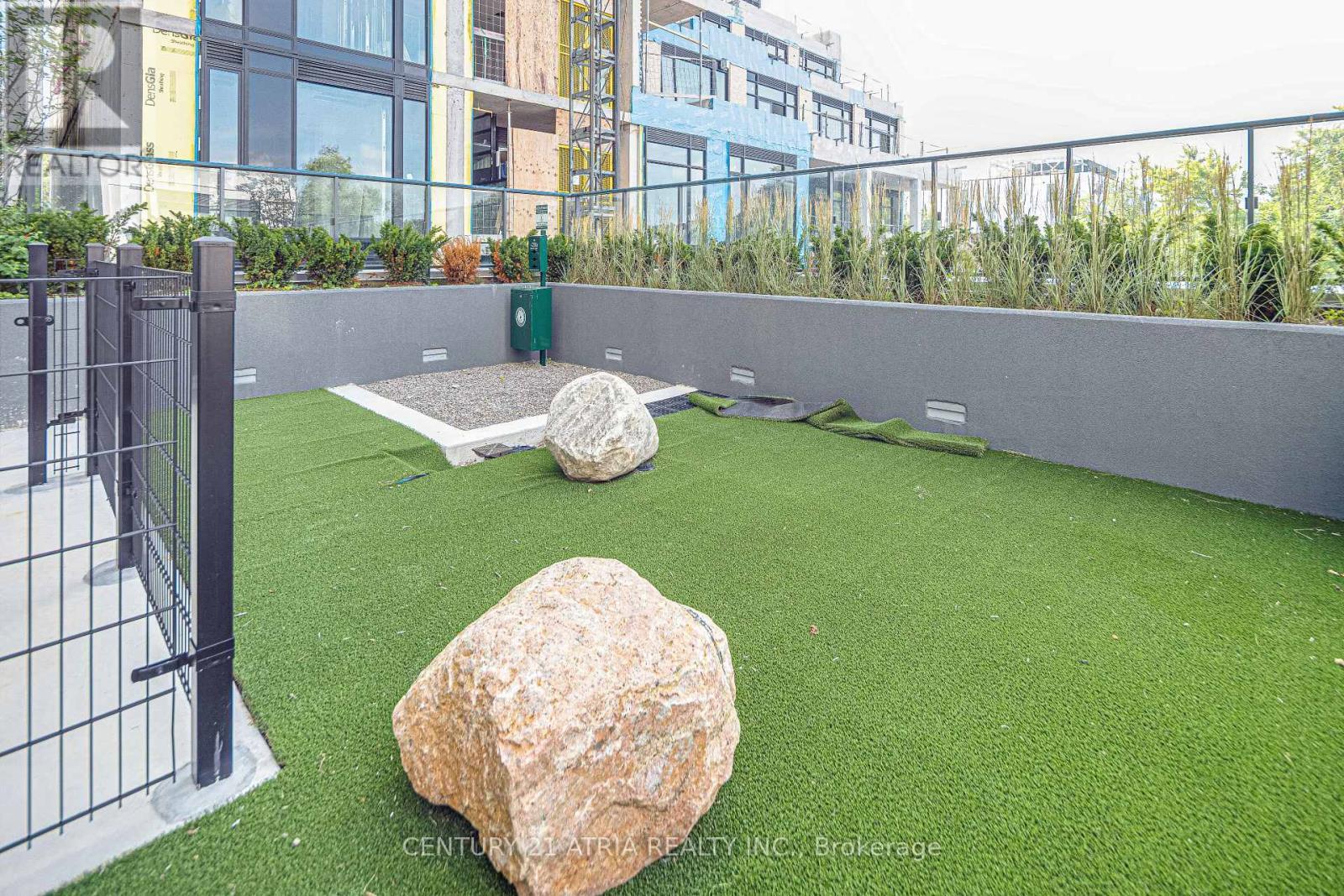 1820 - 2020 Bathurst Street, Toronto, ON - Outdoor