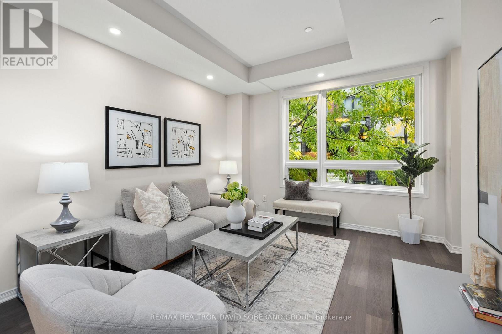 202 - 1120 Briar Hill Avenue, Toronto, ON - Indoor Photo Showing Living Room