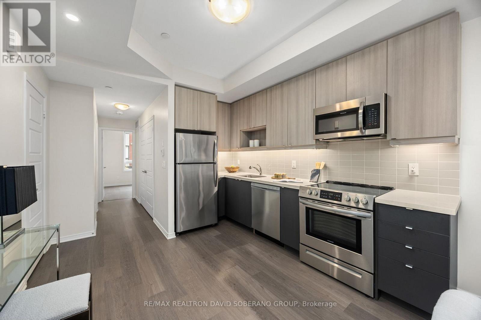 202 - 1120 Briar Hill Avenue, Toronto, ON - Indoor Photo Showing Kitchen With Stainless Steel Kitchen With Upgraded Kitchen