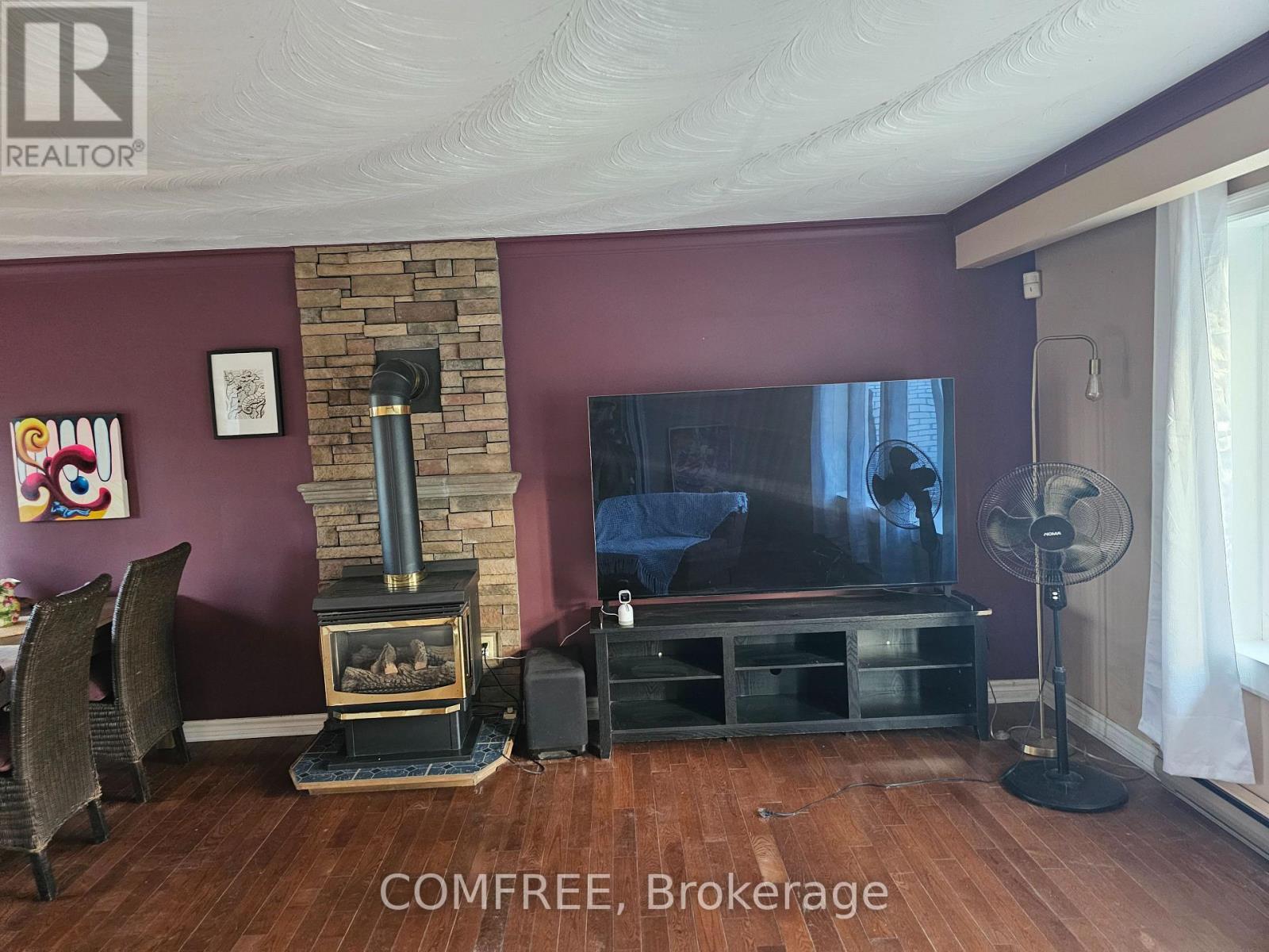 1978 Victoria Street, Innisfil (Stroud), ON - Indoor With Fireplace