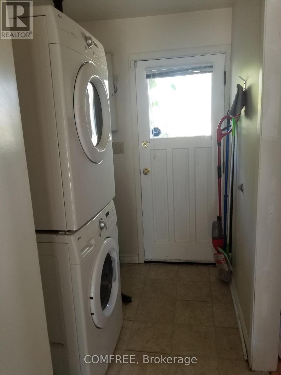 1978 Victoria Street, Innisfil (Stroud), ON - Indoor Photo Showing Laundry Room