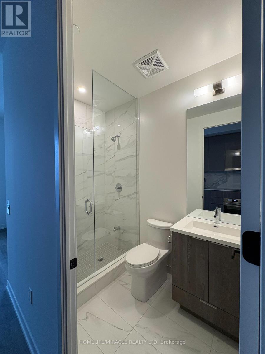 607 - 8 Interchange Way, Vaughan, ON - Indoor Photo Showing Bathroom