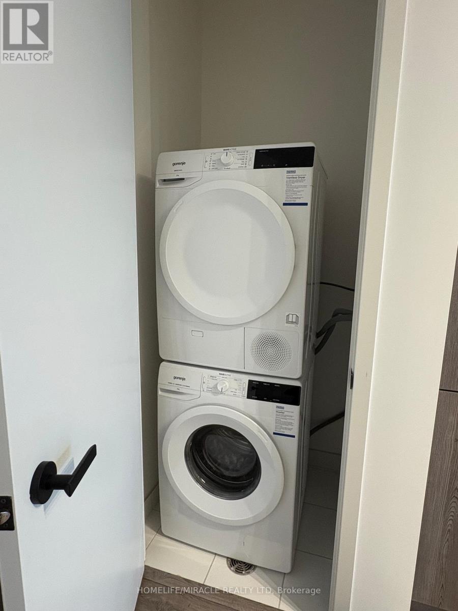 607 - 8 Interchange Way, Vaughan, ON - Indoor Photo Showing Laundry Room