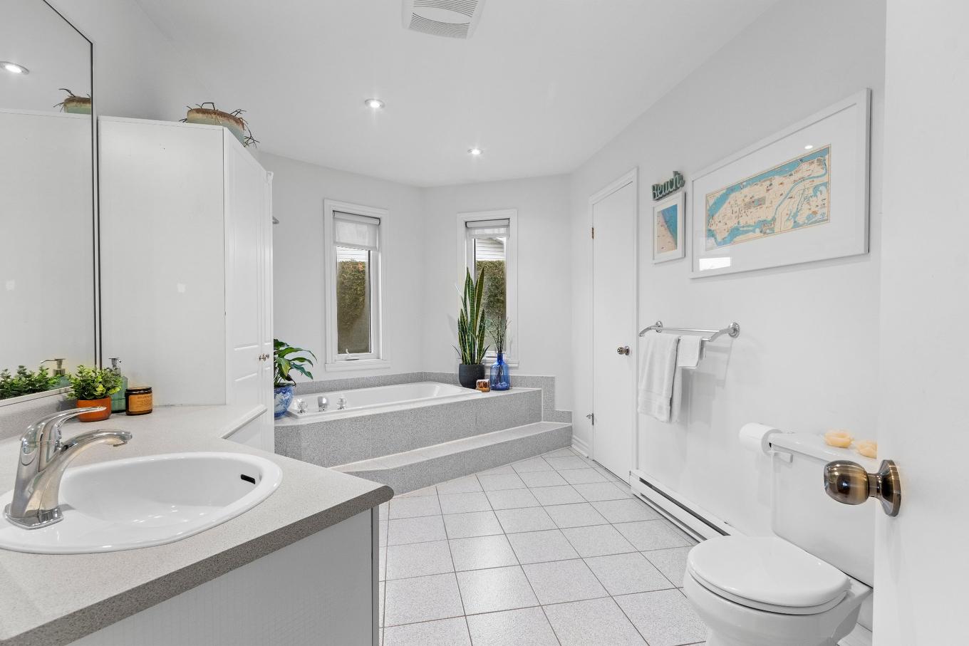 Ensuite bathroom - 66 Rue Douglas-Anderson, Châteauguay, QC - Indoor Photo Showing Bathroom