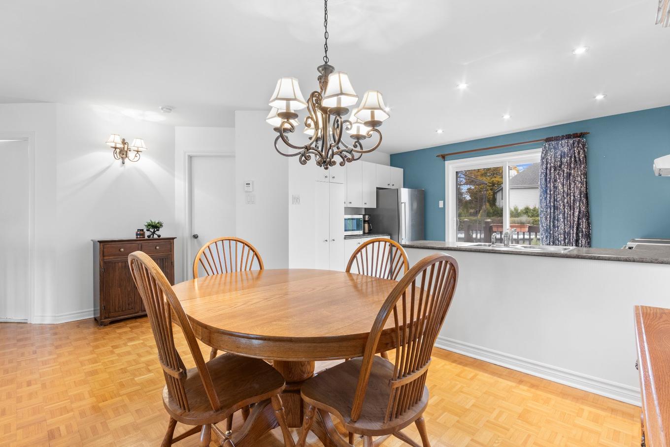 Dining room - 66 Rue Douglas-Anderson, Châteauguay, QC - Indoor Photo Showing Dining Room