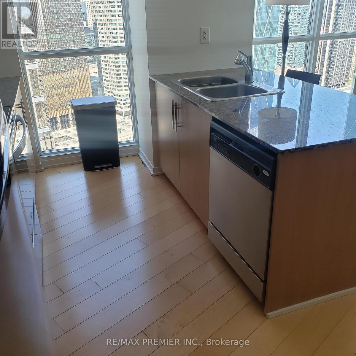 3308 - 65 Bremner Boulevard, Toronto, ON - Indoor Photo Showing Kitchen With Double Sink