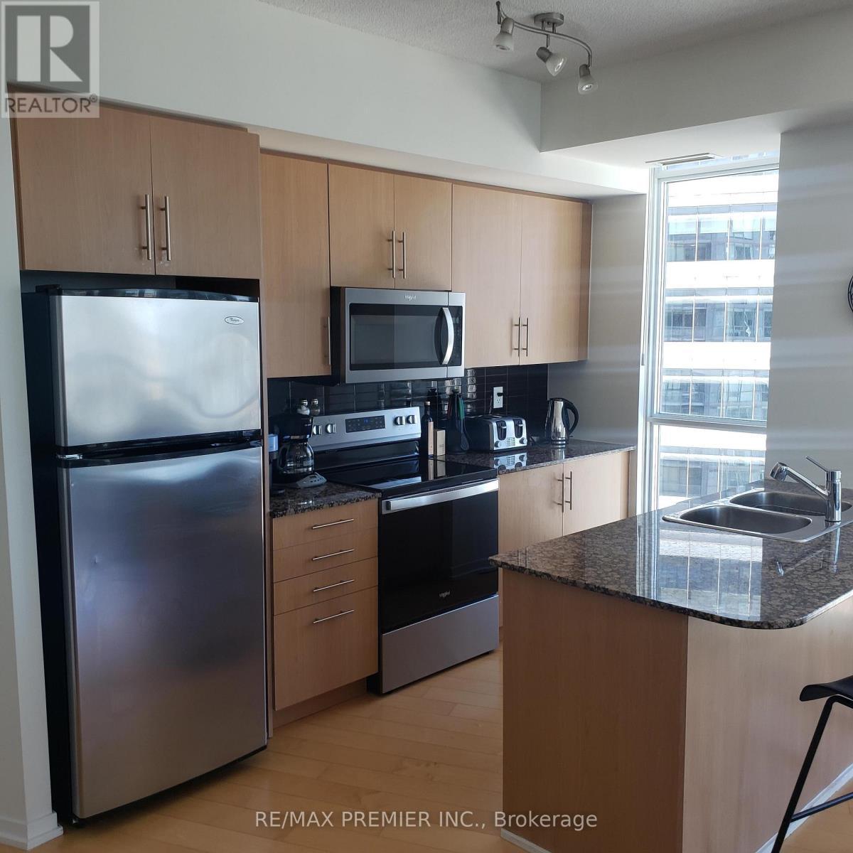 3308 - 65 Bremner Boulevard, Toronto, ON - Indoor Photo Showing Kitchen With Double Sink