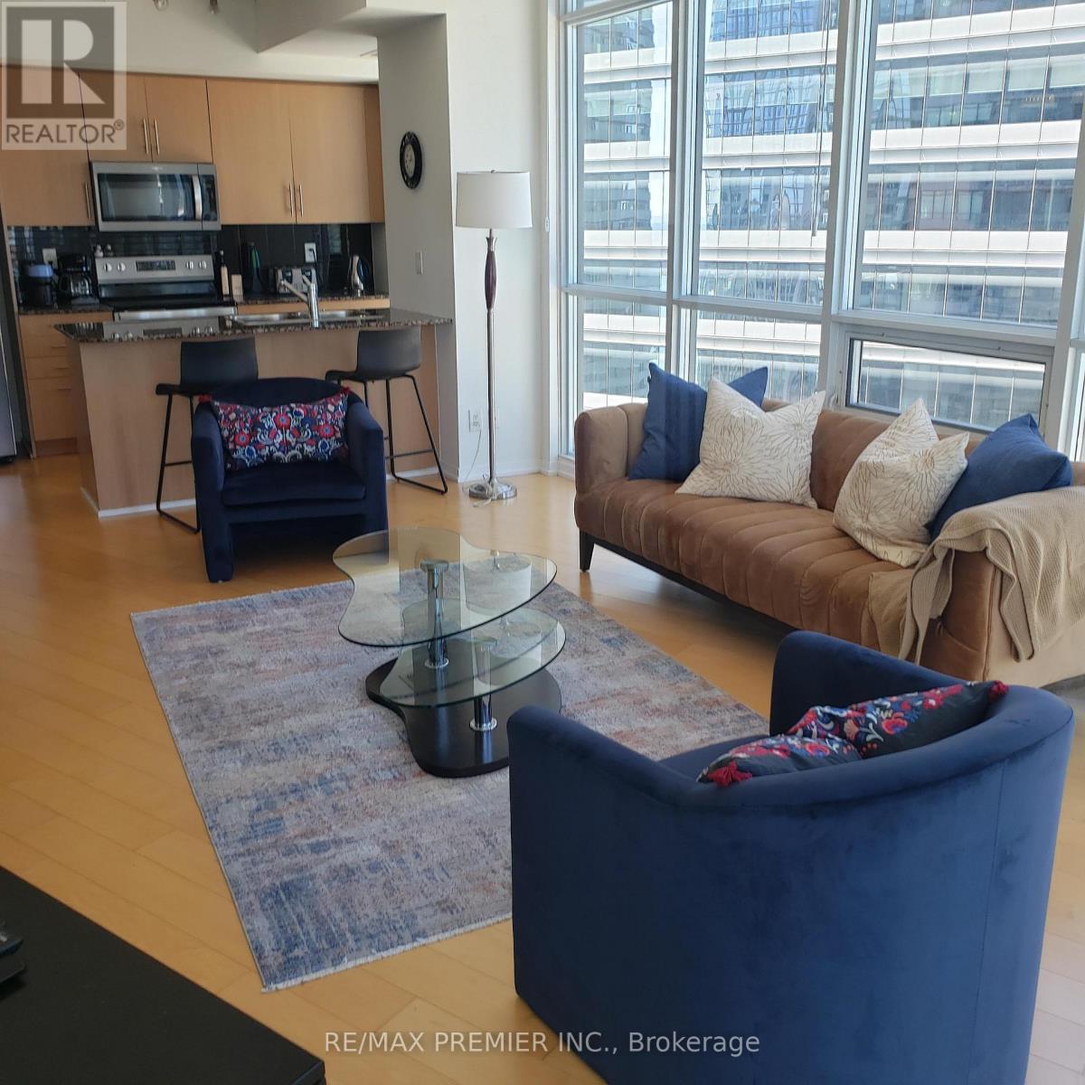 3308 - 65 Bremner Boulevard, Toronto, ON - Indoor Photo Showing Living Room