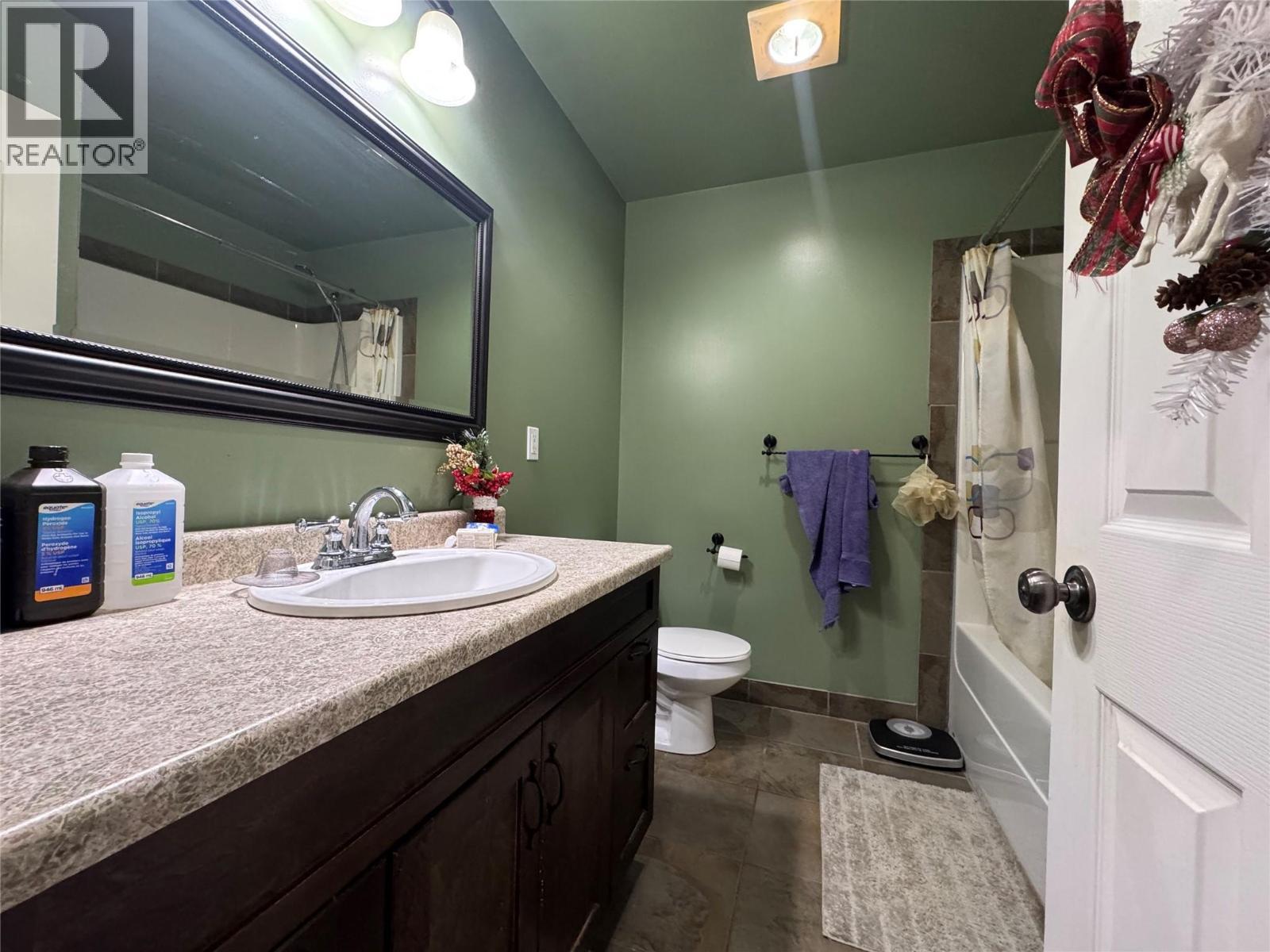 1837 109 Avenue, Dawson Creek, BC - Indoor Photo Showing Bathroom