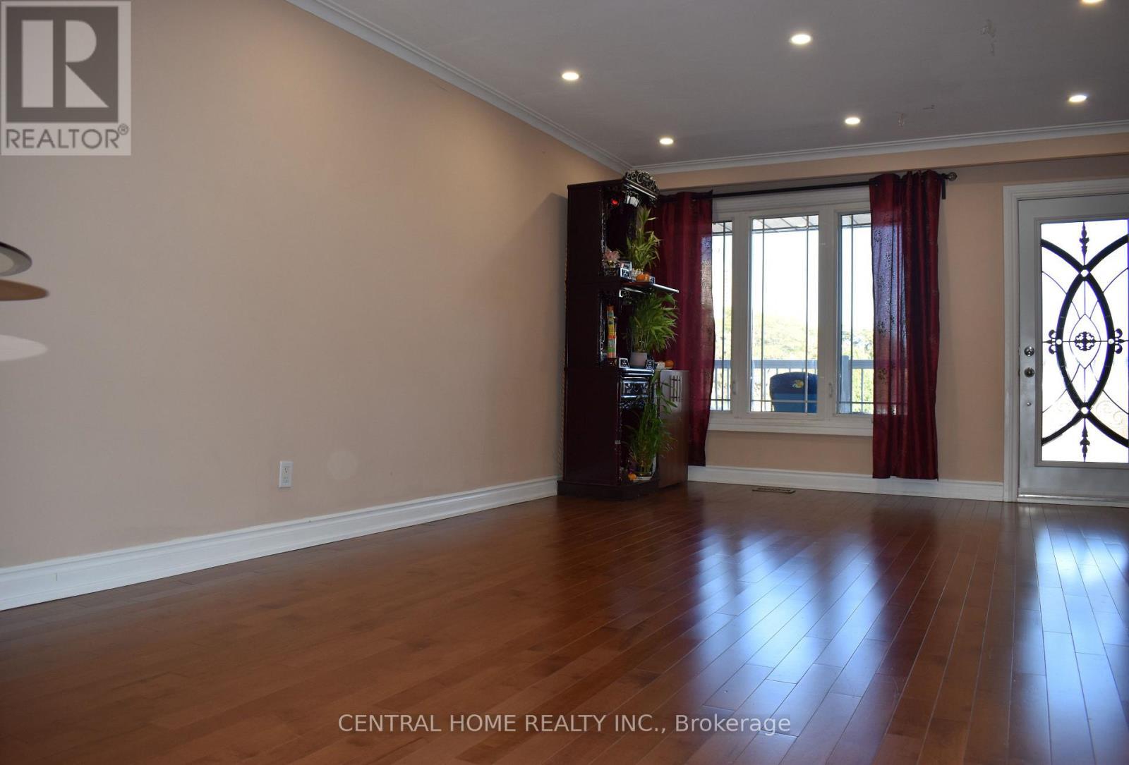 59 Blaney Crescent, Toronto, ON - Indoor Photo Showing Other Room