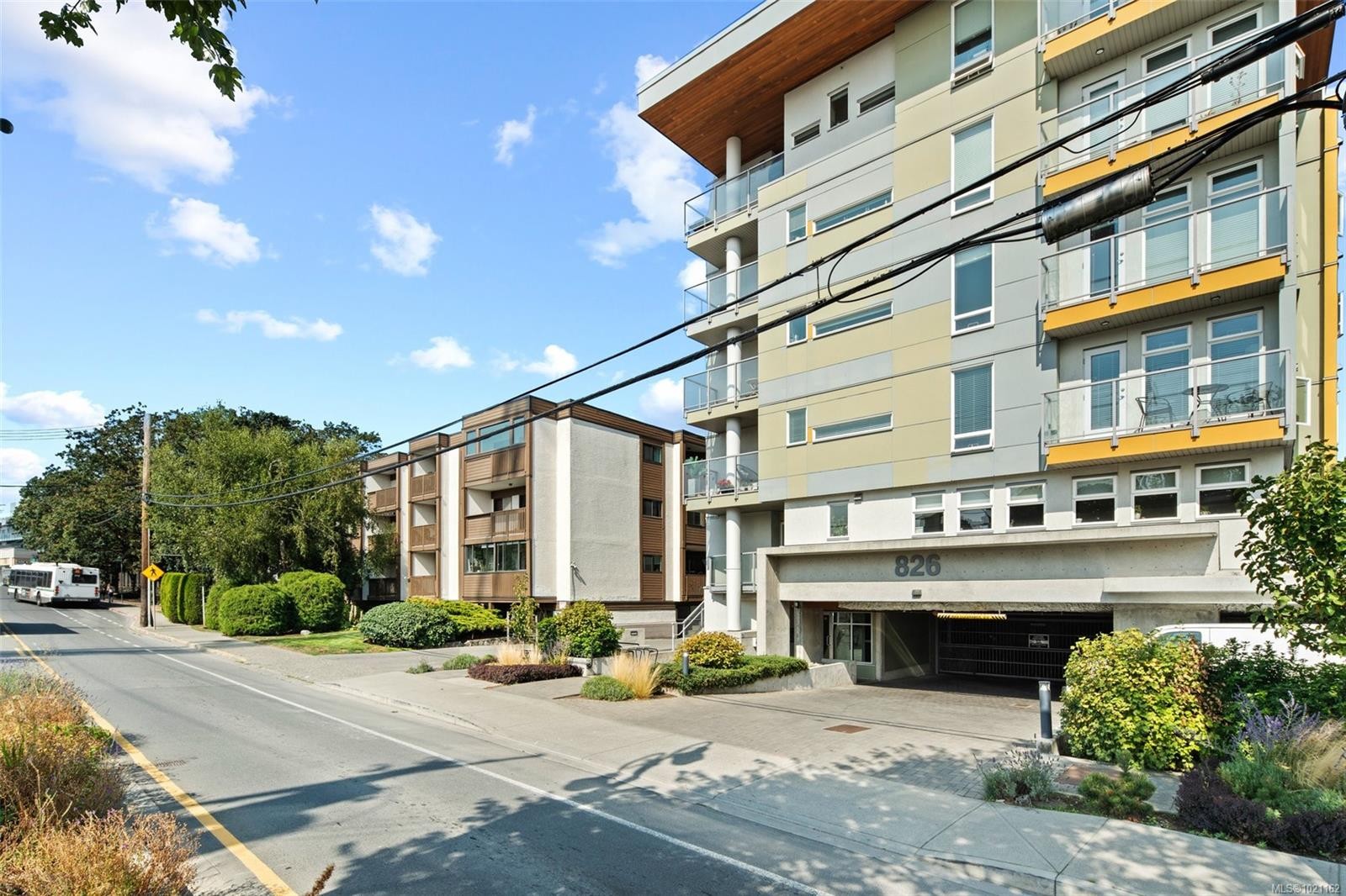 403-826 Esquimalt Rd, Esquimalt, BC - Outdoor With Facade