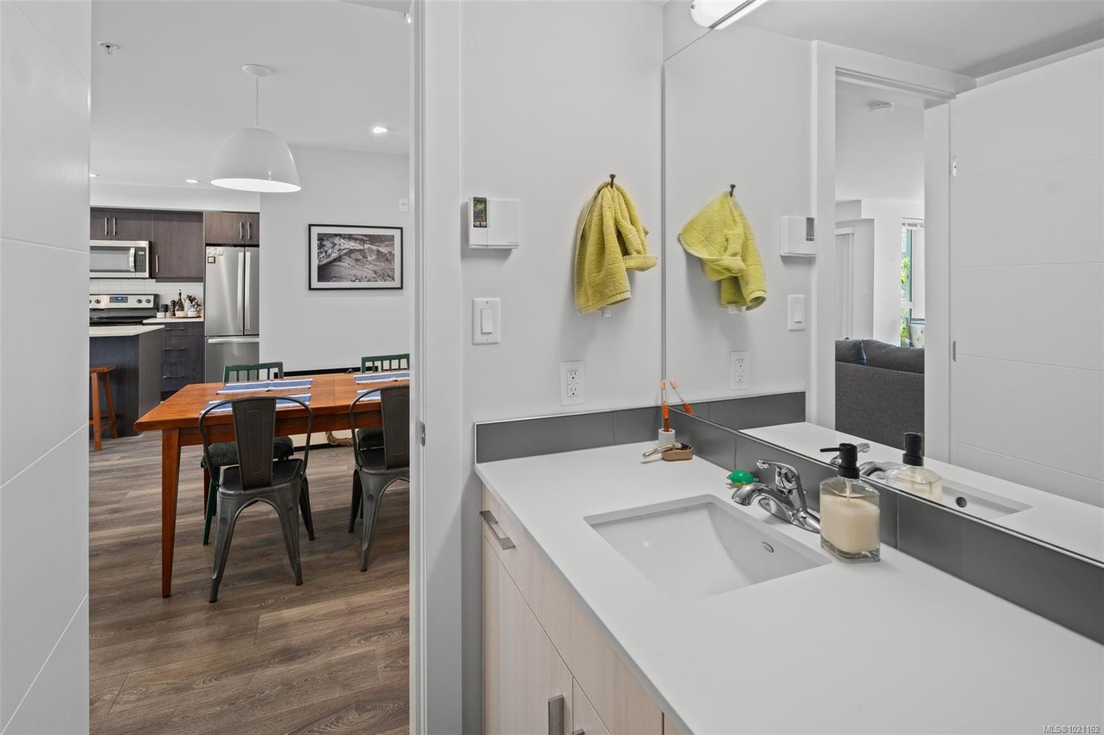 403-826 Esquimalt Rd, Esquimalt, BC - Indoor